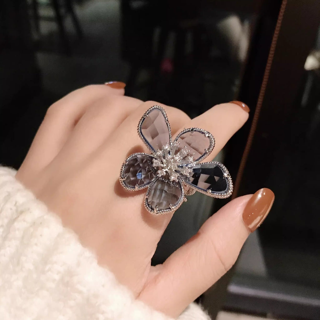 Exaggerated Crystal Flower Ring For Women, Stylish